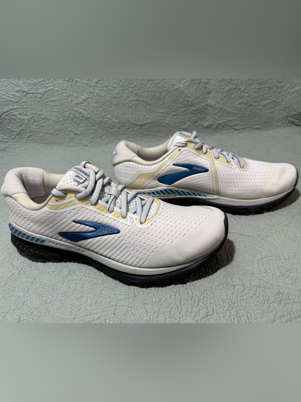 Brooks Adrenaline GTS 20 Men’s Size 8 Woman’s Approximate Size 9.5